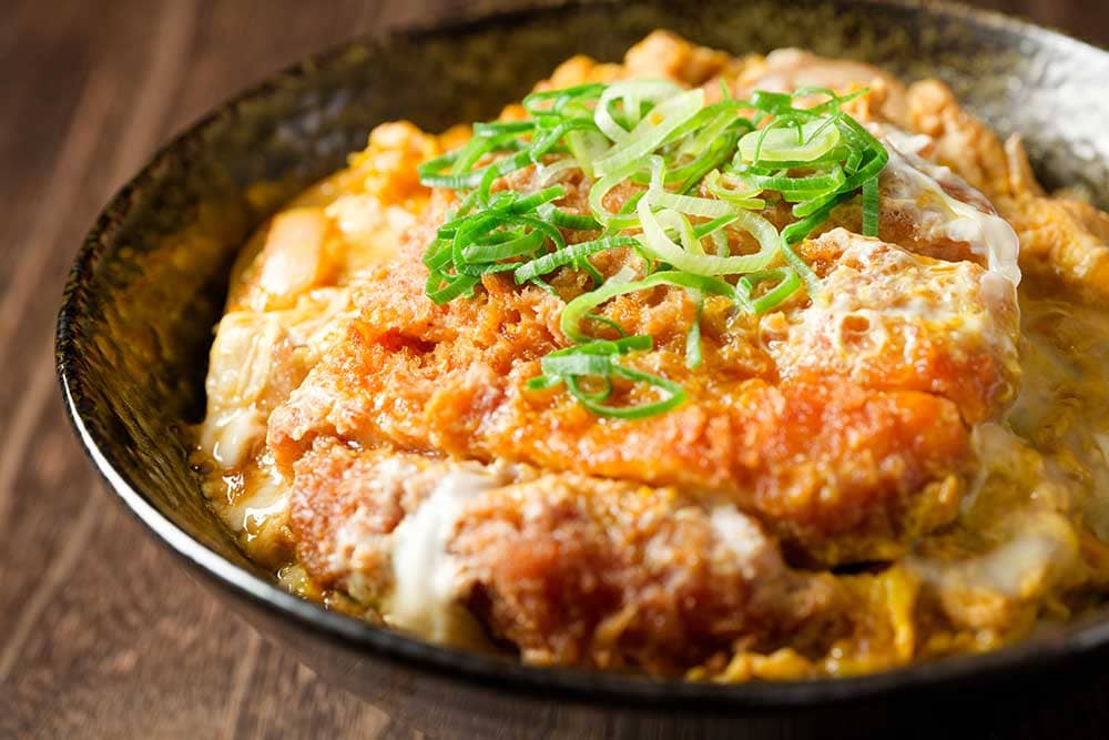 大手カツ丼チェーンの店舗外観